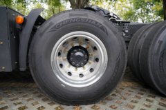 东风柳汽乘龙H5 6X4 侧置电池 纯电动牵引车 宁德时代400kWh