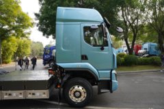 东风柳汽乘龙H5 4X2 换电式纯电动牵引车 宁德时代512.59kWh