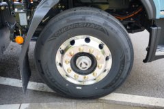 东风柳汽乘龙H5 4X2 换电式纯电动牵引车 宁德时代512.59kWh