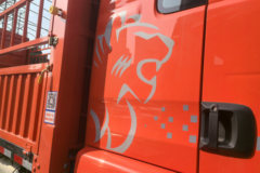 重汽汕德卡SITRAK G5S 350马力 4X2 中国重汽12档 6.8米仓栅式载货车