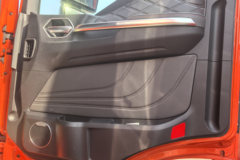 重汽汕德卡SITRAK G5S 350马力 4X2 中国重汽12档 6.8米仓栅式载货车