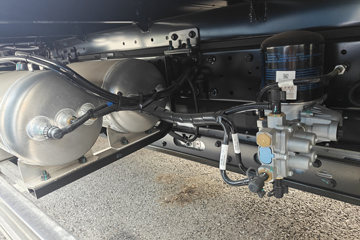 Զ�� ����H8E �ǻ۰� 4.5T 4.15�׵��Ŵ��綯��ʽ�Ῠ100.88kWhͼƬ