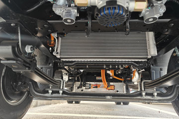 Զ�� ����H8E �ǻ۰� 4.5T 4.15�׵��Ŵ��綯��ʽ�Ῠ100.88kWhͼƬ
