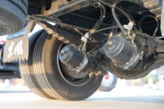 东风多利卡D7 3L柴油 210马力 法士特8档 6.15米单排栏板载货车