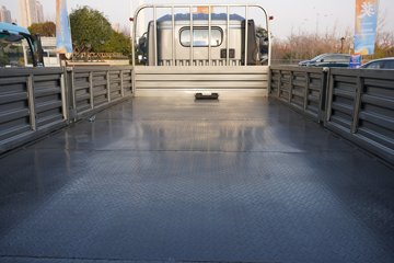 ���������D7 3L���� 210���� ��ʿ��8�� 6.15�׵��������ػ���ͼƬ