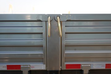 ���������D7 3L���� 210���� ��ʿ��8�� 6.15�׵��������ػ���ͼƬ