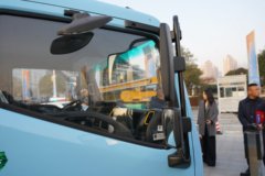 东风多利卡D6 王者归来 2.5L柴油 170马力 万里扬6档 3.825米排半栏板轻卡