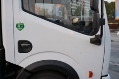 东风多利卡D6 4.2米单排插电式混合动力栏板轻卡