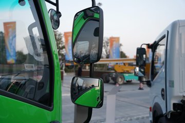 ���������D6 2.4L���� 155���� ��ʿ��8�� 3.2�׵�����ж��ͼƬ