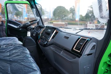 ���������D6 2.4L���� 155���� ��ʿ��8�� 3.2�׵�����ж��ͼƬ