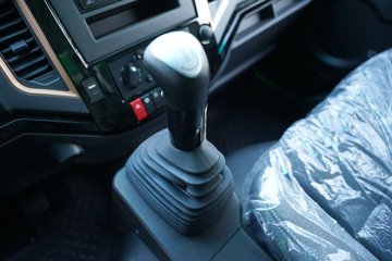 ���������D6 2.4L���� 155���� ��ʿ��8�� 3.2�׵�����ж��ͼƬ