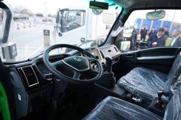 ���������D6 2.4L���� 155���� ��ʿ��8�� 3.2�׵�����ж��ͼƬ