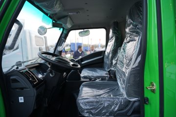 ���������D6 2.4L���� 155���� ��ʿ��8�� 3.2�׵�����ж��ͼƬ