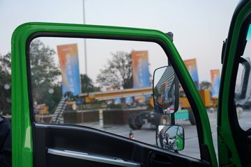 ���������D6 2.4L���� 155���� ��ʿ��8�� 3.2�׵�����ж��ͼƬ