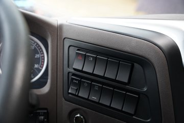 ������������L3 4.3L���� 240���� 6X2R ��ʿ��10�� 4.5����ж��ͼƬ