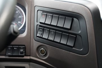 ������������L3 4.3L���� 240���� 6X2R ��ʿ��10�� 4.5����ж��ͼƬ