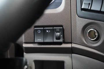 ������������L3 4.3L���� 240���� 6X2R ��ʿ��10�� 4.5����ж��ͼƬ