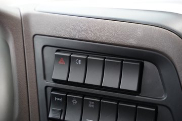 ������������L3 4.3L���� 240���� 6X2R ��ʿ��10�� 4.5����ж��ͼƬ