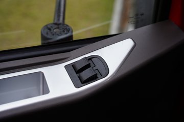 ������������L3 4.3L���� 240���� 6X2R ��ʿ��10�� 4.5����ж��ͼƬ