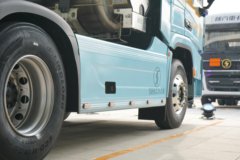 陕汽德龙G6000 菁英版 14L LNG 600马力 6X4 法士特16档 AMT自动档 牵引车