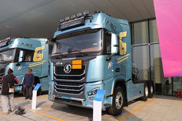 陕汽德龙G6000 13.3L LNG 570马力 6X4 法士特16档 AMT自动档 危险品牵引车