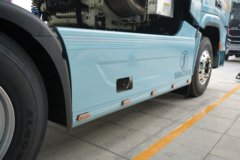 陕汽德龙G6000 13.3L LNG 570马力 6X4 法士特16档 AMT自动档 危险品牵引车