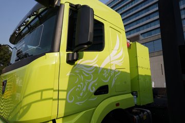 �������ó� �Ʒ�� 6X4 ���ʽ���̻�϶���ǣ���� �д��º�400kWhͼƬ