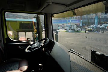 �������ó� �Ʒ�� 6X4 ���ʽ���̻�϶���ǣ���� �д��º�400kWhͼƬ