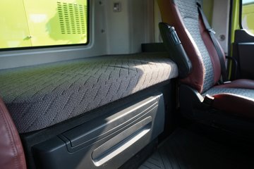 �������ó� �Ʒ�� 6X4 ���ʽ���̻�϶���ǣ���� �д��º�400kWhͼƬ