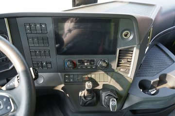 �������ó� �Ʒ�� 6X4 ���ʽ���̻�϶���ǣ���� �д��º�400kWhͼƬ