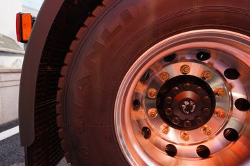 �������ó� �Ʒ�� 6X4 ���ʽ���̻�϶���ǣ���� �д��º�400kWhͼƬ