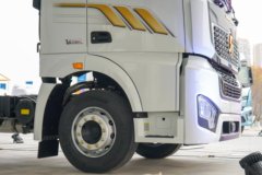 陕汽德龙M5000C 4.5L柴油 280马力 4X2 万里扬8档 9.8米厢式载货车