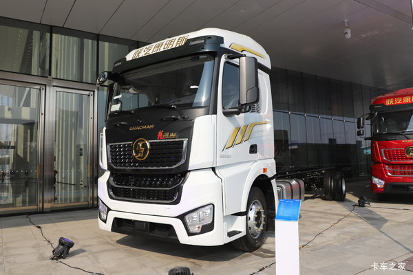 陕汽德龙M5000C 4.5L柴油 280马力 4X2 万里扬8档 9.8米厢式载货车