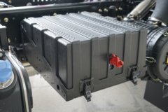 陕汽德龙M5000C 4.5L柴油 280马力 4X2 万里扬8档 9.8米厢式载货车