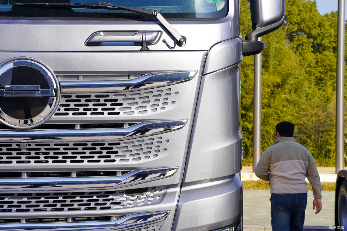 �����ؿ�i׷�� 6X4 ��϶���ǣ���� ΢��29.54kWh���