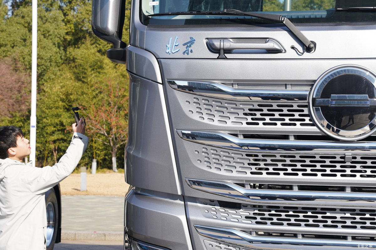 �����ؿ�i׷�� 6X4 ��϶���ǣ���� ΢��29.54kWh���