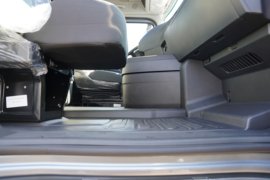 i追梦&nbsp;电动牵引车驾驶室图片