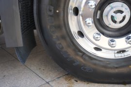 i追梦&nbsp;电动牵引车底盘图片