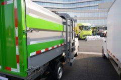 奇瑞商用车 开瑞X3 4X2 纯电动挂桶式垃圾车