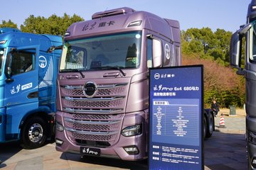 北京重卡追梦Pro 630马力 6X4 采埃孚AMT自动档 LNG牵引车