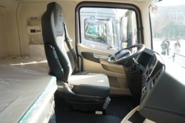 追梦&nbsp;牵引车驾驶室                                               图片