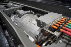 重汽豪沃(HOWO) TS 8X4 8米插电式增程混合动力自卸车 中创新航400.61kWh