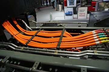 ��������(HOWO) TS 8X4 8�ײ��ʽ���̻�϶�����ж�� �д��º�400.61kWhͼƬ