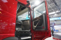 重汽豪沃(HOWO) KS 超长版 14.6L柴油 680马力 6X4 采埃孚 AMT自动档 牵引车