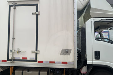 ������ʮ������EM7 152���� 4X2 4.05�׵�����س�ͼƬ