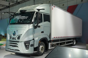 重汽黄河H7 7.4L柴油 330马力 4X2 中国重汽10档 AMT自动档 厢式载货车