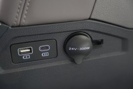 HOWO TX7-N&nbsp;载货车驾驶室                                               图片