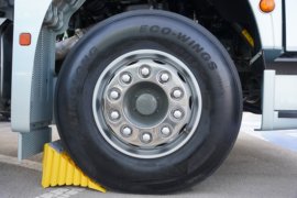 C7M&nbsp;牵引车底盘                                                图片