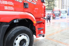 德御Q300S&nbsp;牵引车外观                                                图片