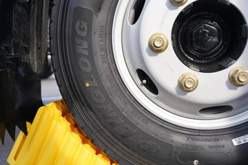 ����HOWO�Ῠ ���Ǻ��� 2.4L���� 165���� ������8�� 4.15�׵��������ῨͼƬ